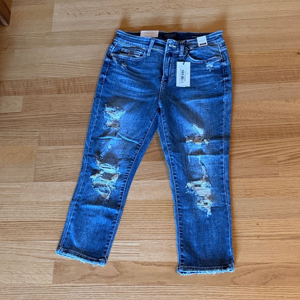 Judy Blue Mid-Rise Destroyed Denim Capri Jeans in Medium Blue Wash